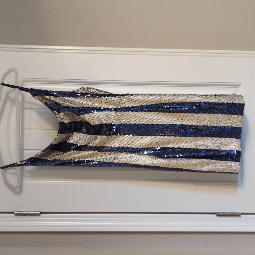 Blue and white sequins dress